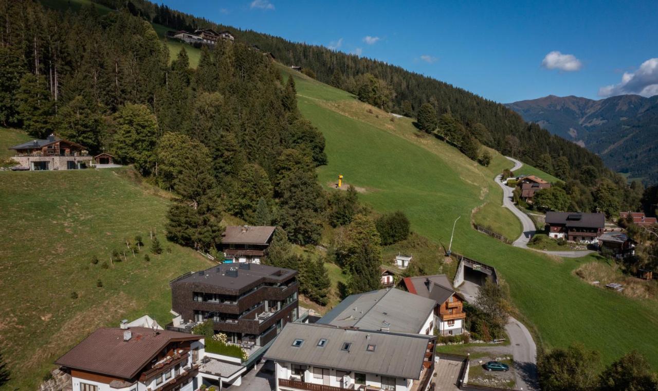 Sunny Ferienwohnungen Ski In - Ski Out Self Check In ツェル アム ゼー エクステリア 写真